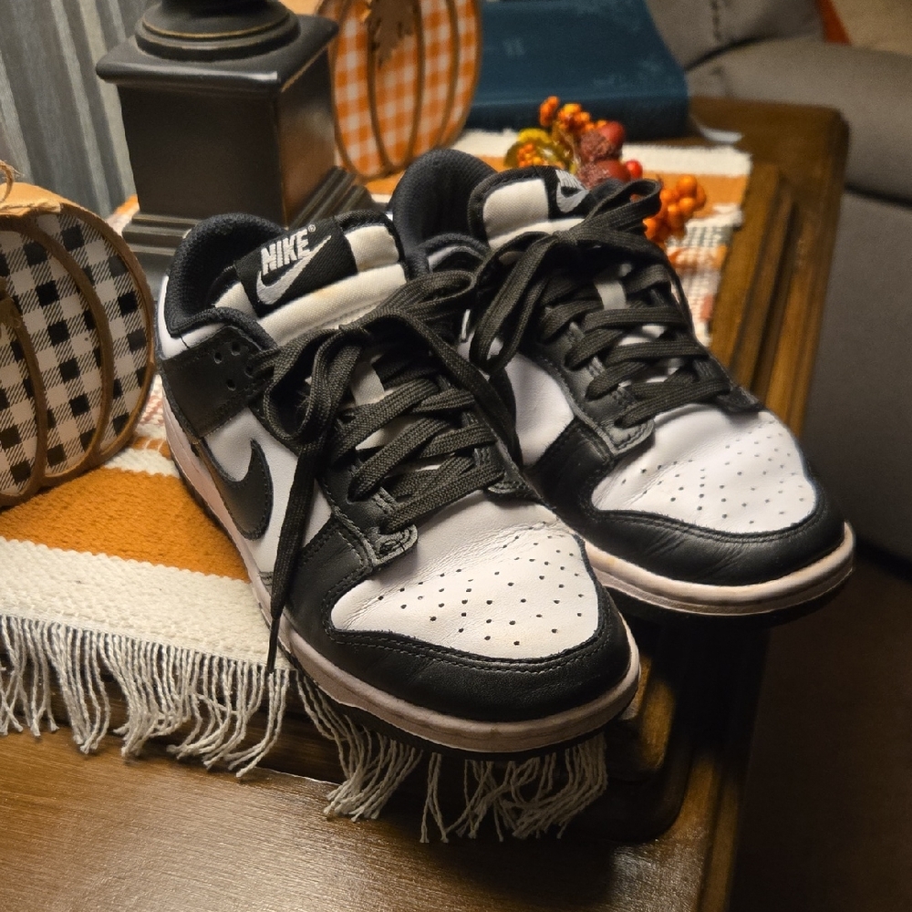 Women's 6 1/2 Nike Panda Dunks Black and White Athletic Sneakers